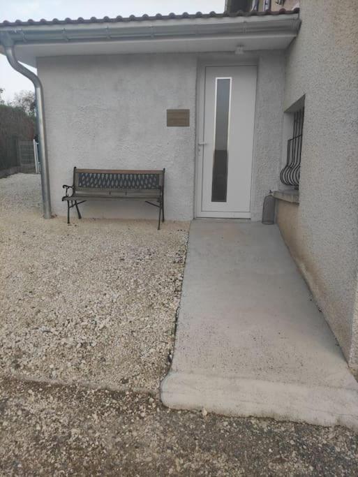 Le Petit Cocon Apartman Montbozon Kültér fotó