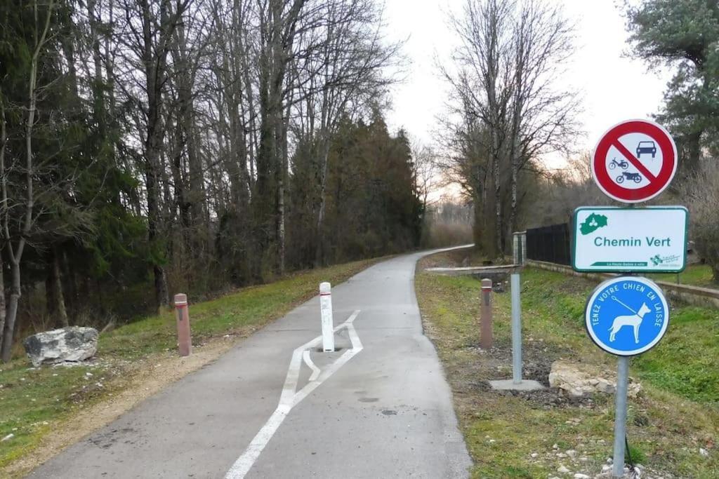 Le Petit Cocon Apartman Montbozon Kültér fotó